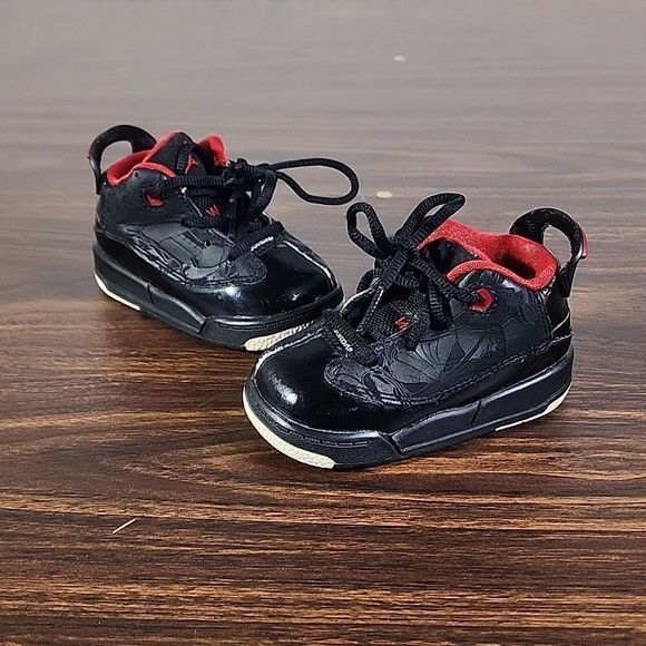 Kids 9 Jordan Dub Zero Mid Athletic Shoes Black Red Size 4.5 C - Picture 8 of 11